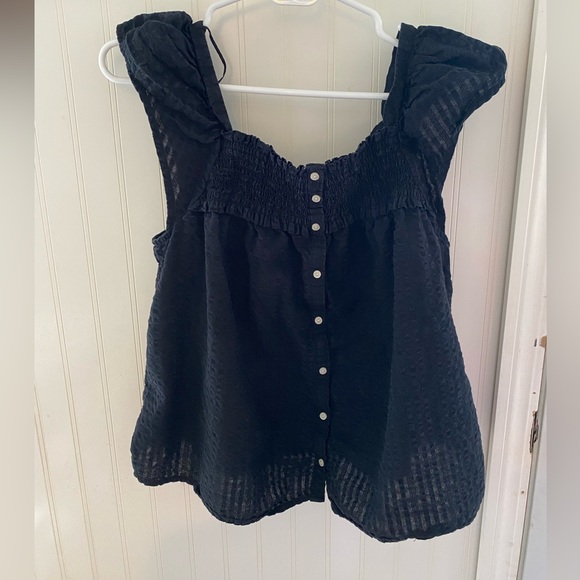 Old Navy Tops - 2 for $12 💖 Old Navy Sleeveless Black Ruffle Babydoll Top w Buttons
